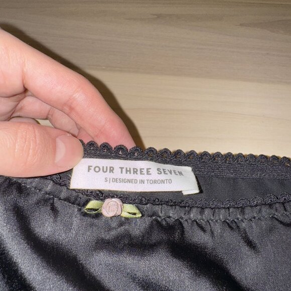 437 Four Three Seven Black Satin Lace Trim Raw Hem Rosette Mini Skirt Small - Picture 2 of 4